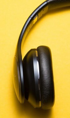 Embrace Unbounded Freedom with Wireless Headphones